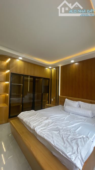 Nhà đẹp có thang máy vị trí rất thuận tiện ngay gần Công viên, chợ,siêu thị, trường học - 6