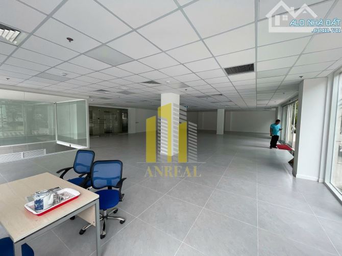 CHO THUÊ SÀN VĂN PHÒNG 300M2 TÒA GÓC 2 MẶT TIỀN ĐẸP – GIÁ 86 TRIỆU - 7