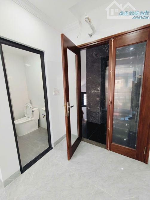 7 tầng thang máy xây mới mặt ngõ vip Trần Quốc Hoàn, oto tránh,đa kdoanh,45m2.Giá 24.5 tỷ - 8