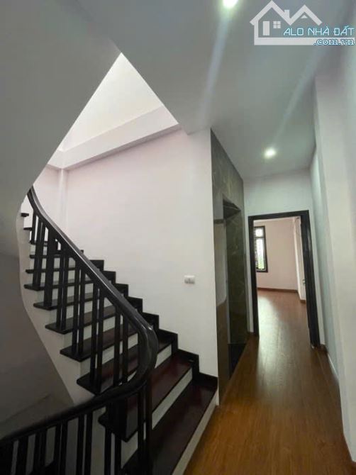 ✨ SIÊU PHẨM 7 tầng Mai Dịch – 🏙️ Vỉa hè, 2 mặt thoáng – 🚀 Thang máy, gara, kinh doanh - 8