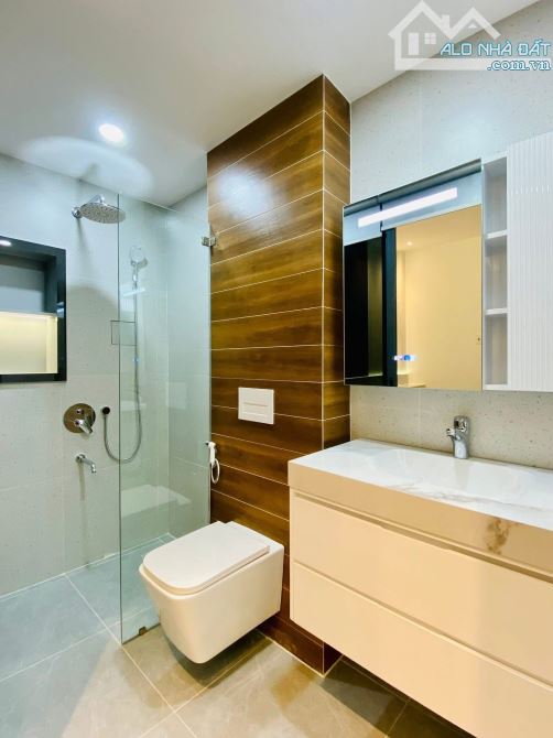BÁN NHÀ HẺM XE TẢI LÊ THÁNH TÔN, QUẬN 1. GIÁ 6.32TỶ/71,5M2 - NHÀ SHR ĐANG CHO THUÊ 29 TRỆU - 8