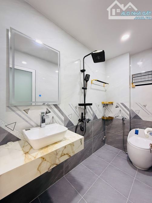 Nhà đẹp có thang máy vị trí rất thuận tiện ngay gần Công viên, chợ,siêu thị, trường học - 7