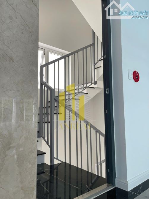 CHO THUÊ SÀN VĂN PHÒNG 300M2 TÒA GÓC 2 MẶT TIỀN ĐẸP – GIÁ 86 TRIỆU - 8