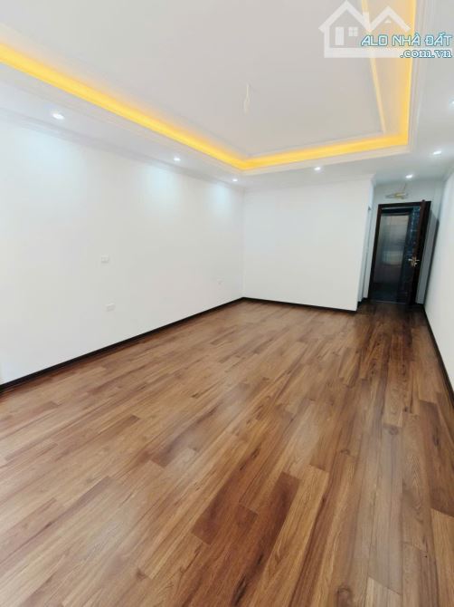 7 tầng thang máy xây mới mặt ngõ vip Trần Quốc Hoàn, oto tránh,đa kdoanh,45m2.Giá 24.5 tỷ - 9