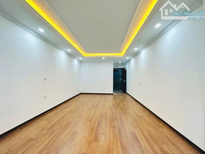🌹🌹🌹 TRẦN QUỐC HOÀN - 41m2 t2 45m2 - MẶT TIỀN : 4m - PHÂN LÔ - Ô TÔ - KINH DOANH - NGÕ T - 9