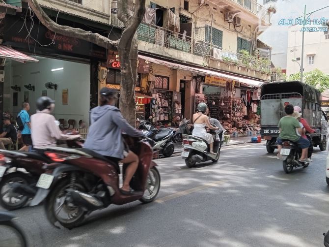 Mặt Tiền 12.5m, Bán nhà Mặt Phố Hàng Dầu Diện Tích Lớn 350m2, MT 12.5m, Giá 203 Tỷ