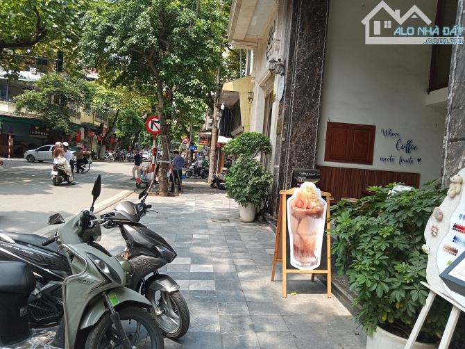 Bán Nhà mặt phố Hàng Bông 392m2 x 3 Tầng, MT 13.5m, Giá 195 tỷ