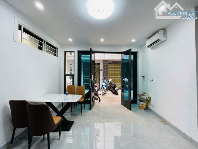 BÁN NHÀ LÔ GÓC YÊN HOÀ - CẦU GIẤY - FULL NỘI THẤT - 30M2 - 5 TẦNG - MT4M - 7.7TỶ