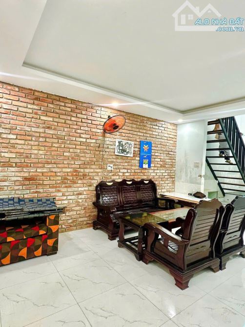 Bán nhà 2 tầng Kiệt Nguyễn Huệ, phường Vĩnh Ninh, TP Huế, Ngay Phố đi bộ Hai Bà Trưng