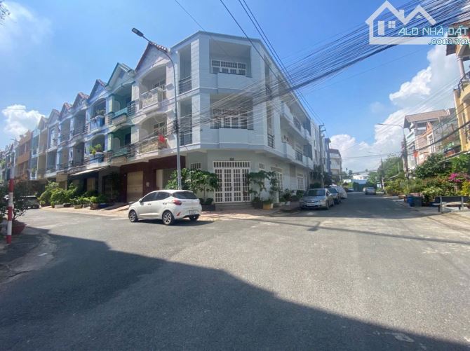 Bán nhà 1 trệt 2 lầu góc 2 mặt tiền sổ riêng thổ cư p. Bủu Long