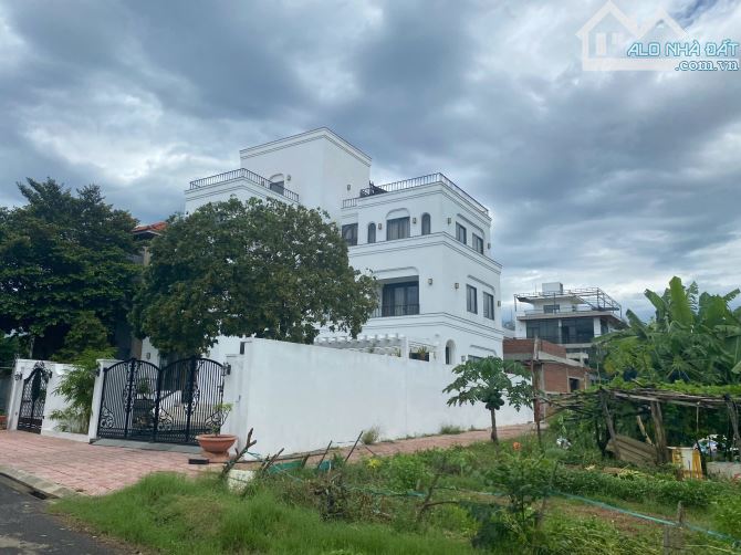 Cần Bán Gấp Lô Góc 3MT Khu Biệt Thự Đảo Nổi 435m2 Đối Diện Công Viên+ View Sông