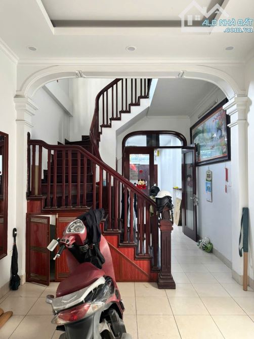 Cho thuê nhà nguyên căn ô tô  tại ngõ 192 Lê Trọng Tấn, 50m² x 5 tầng, 6 PN, 20 Triệu