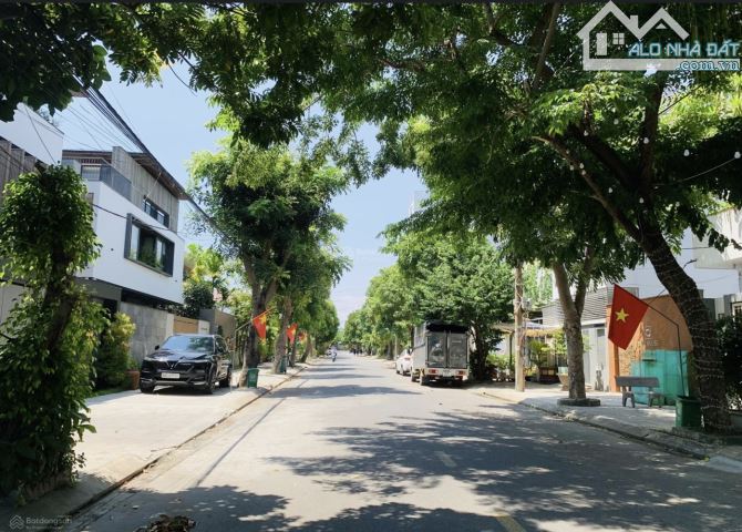 Bán cặp nhà Nguyễn Lữ có nhà 3 tầng+ cấp 4- DT 180m ngang 10m- Gọi ĐÀM TIẾN🩷