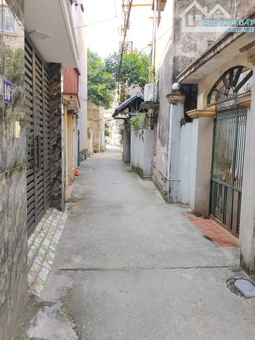 BÁN GẤP: Đặng Vũ Hỷ - Việt Hưng 35m 5Tầng mới chỉ nhỉnh 5 tỷ