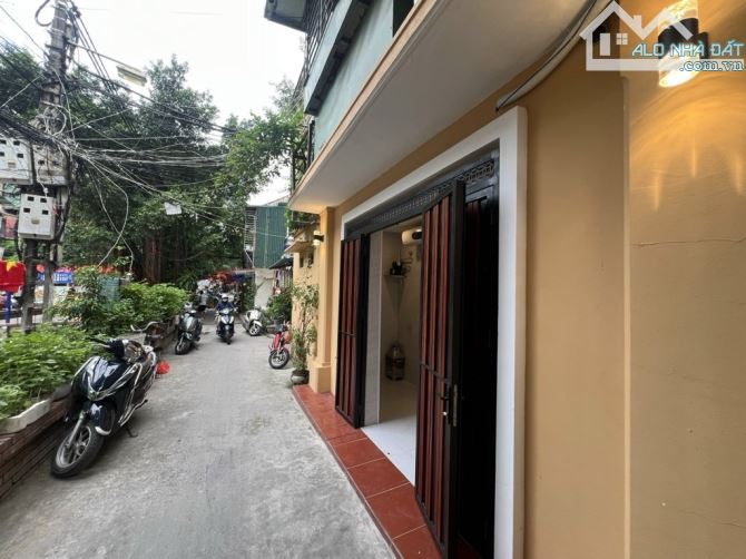 Bán Nhà tập thể Phố 8/3 tầng 1 diện tích 70m2– Hai Bà Trưng- Vị trí đẹp vừa ở và kinh doan