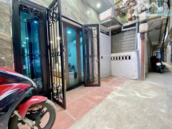 SIÊU HIẾM, LÔ GÓC KHƯƠNG TRUNG - TRUNG TÂM TX - 20M RA PHỐ - 2MẶT NGÕ THOÁNG TRƯỚC SAU