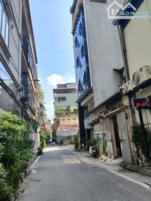 Bán lô đất vàng Ngã tư Hoàng quốc việt - Hơn 20 Tỷ - 75m - Phân lô ô tô tránh vỉa hè