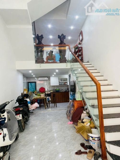 Bán nhà 3,5 tầng, diện tích 38m, nhà dân xây, phường Bồ Xuyên thành phố Thái Bình