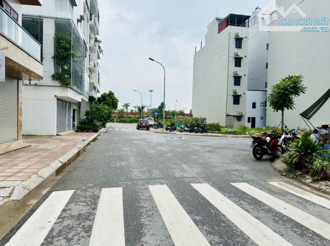 Bán đất tái định cư sát công viên Ngọc Thụy, 18.1 tỷ, 63m2, đường 12m vỉa hè, kinh doanh