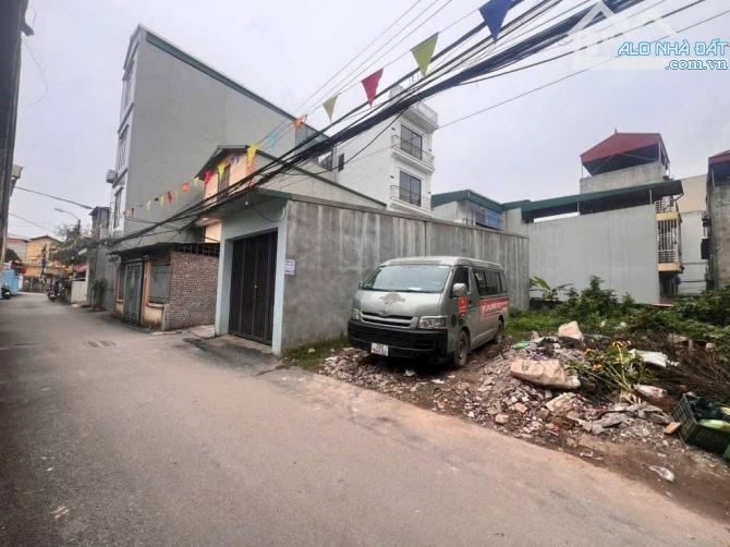 Sân bóng Đông Mỹ, Thanh Trì. DT:56m, MT:3.5m, đường thông oto vào đất, giá 5.6 tỷ