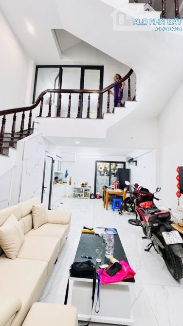 Bán nhà riêng Mỹ Đình, dân xây, gần ô tô, 2 thoáng 42.3m, 4 tầng, mt 4.2m.