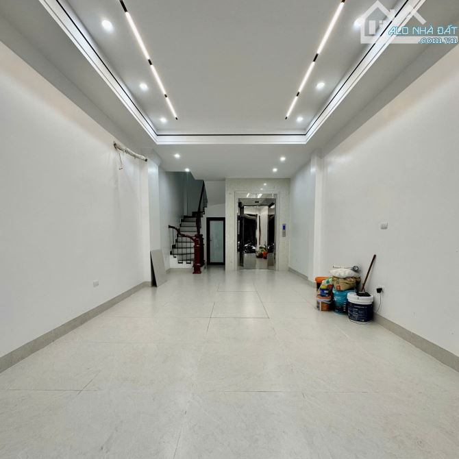 BÁN NHÀ THẠCH BÀN 48M2, 7 TẦNG THANG MÁY, GẦN Ô TÔ, 8.9 TỶ