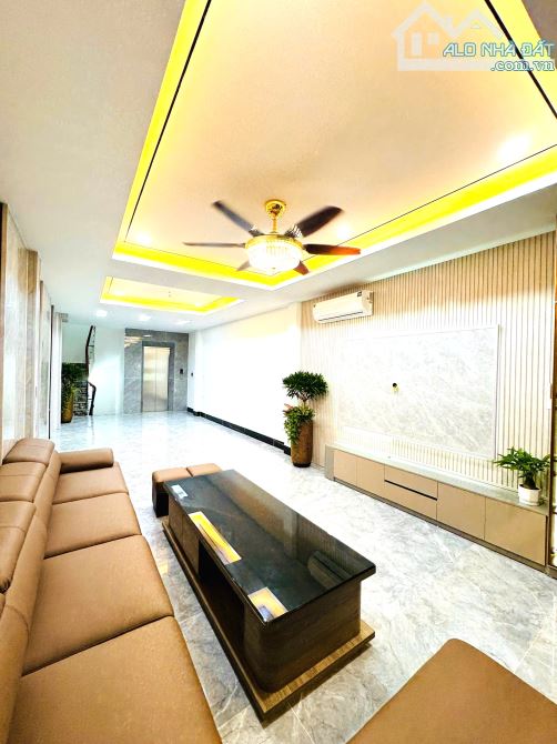 BÁN NHÀ THẠCH BÀN 42M2, 6 TẦNG THANG MÁY, GẦN Ô TÔ, 8.5 TỶ