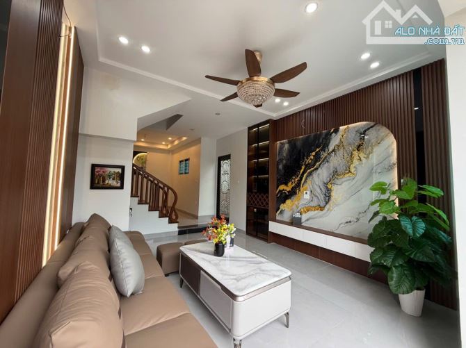 NHÀ MỚI KEENG LIÊN MẠC NGÕ Ô TÔ ĐỖ CỬA - LÔ GÓC