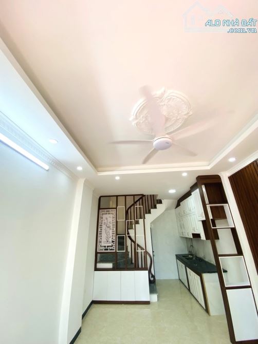 BÁN NHÀ THẠCH BÀN 35M2, 5 TẦNG MỚI ĐẸP, GẦN Ô TÔ, 6.25 TỶ