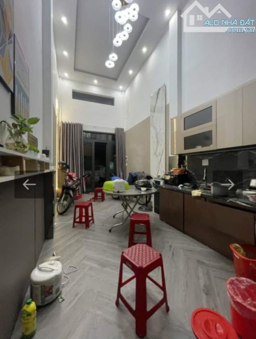 🏡 CĂN HỘ 6 PHÒNG LÊ ĐỘ – 3 TẦNG – 4.35 TỶ.