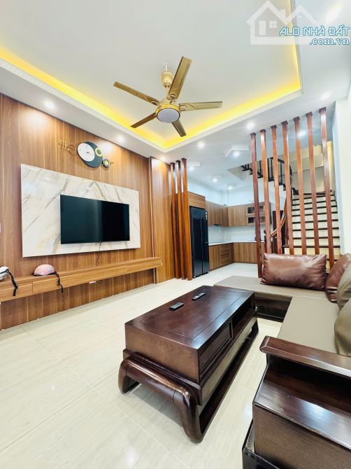 🏡 BÁN NHÀ PHÂN LÔ NGỌC THỤY – LONG BIÊN 🏡 ✨ Diện tích 72m² × 5 tầng – Thang máy xịn – Fu