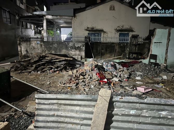Lô đất 3 mặt kiệt Nguyễn Trãi . DT:90m , ngang 7m . Giá : 2tỷ950 TL