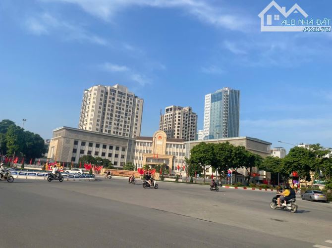 MẶT PHỐ LẠC LONG QUÂN - VỊ TRÍ ĐẸP -VỈA HÈ  KINH DOANH ĐỈNH CAO - BÁN ĐẤT TẶNG NHÀ💰 CỰC H