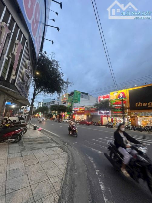 Cần bán nhà mặt tiền kinh doanh đường Thái Nguyên, TP Nha Trang, nằm ngay vòng xoay cực đẹ
