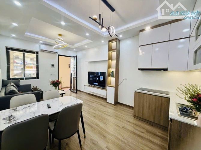 Bán căn tập thể Cầu Giấy 65m2 dân trí cao, thoáng sáng sẵn sổ tiện ích 4,35 tỷ