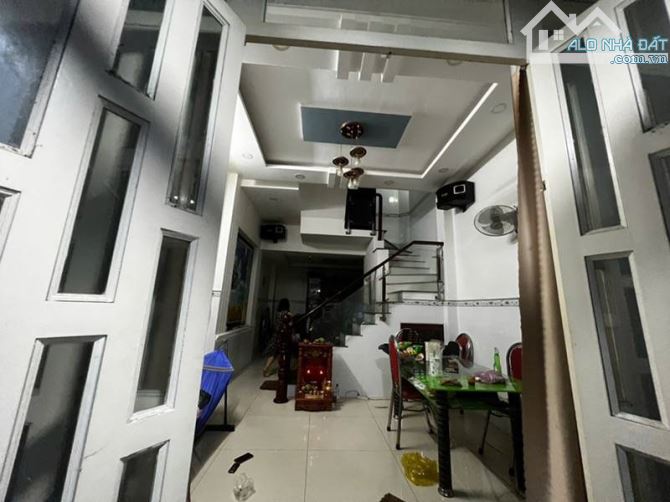 Nhà QL 13 gần kề Vạn Phúc dt 4x11 T1L giá 4x tỷ còn bớt nhiều