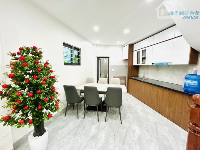NHÀ MỚI TINH – NGUYỄN KHOÁI – HOÀNG MAI – 43M – 5 PHÒNG NGỦ KHÉP KÍN – GIÁ CHỈ 6 TỶ