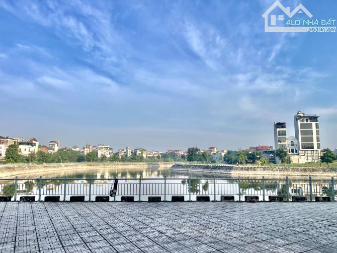 Bán Thửa Đất Vàng Phố Việt Hưng VIEW HỒ CÔNG VIÊN 61m2-hơn 15 tỷ-PHÂN LÔ-VĨA HÈ RÔNG