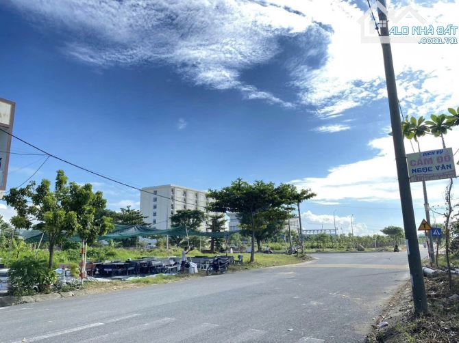 Bán lô góc ngã tư 181m2 sát công trình AEON Mall đường 10.5m Phan Thao