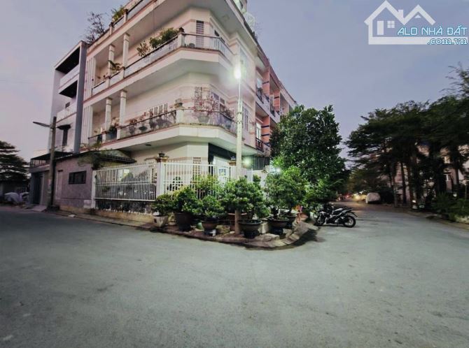Nhà 6.8*14m 1 đời chủ căn góc 4 tầng kiên cố Sổ hồng riêng