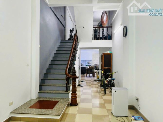 Cho thuê nhà nguyên căn 4 tầng full đồ, Ngọc Thụy - 50m², 3 ngủ - 10 triệu/tháng