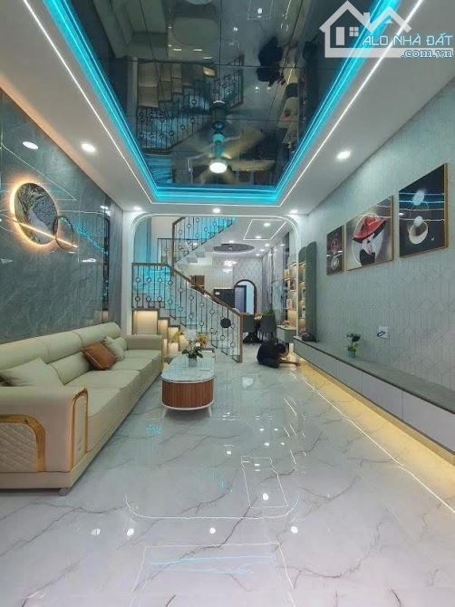 Bán nhà Hàm Nghi 40m x 5T nhà mới,phân lô, 5m ra phố, tặng full nội thất xịn,chỉ 10.6 tỷ.