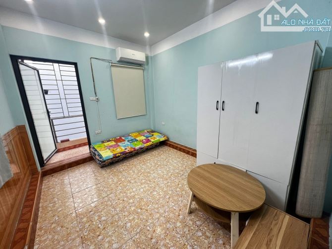 LÔ GÓC TRẦN THÁI TÔNG 35M², 5 TẦNG, Ô TÔ ĐỖ CỬA, THUÊ 18TR/THÁNG – GIÁ 10.5 TỶ