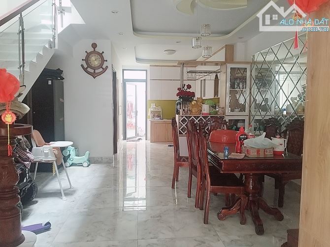 Bán nhà đẹp 3 tầng ,ngang khủng 7.1m.Phú Thuận ,Quận 7.Giá 10 tỷ.