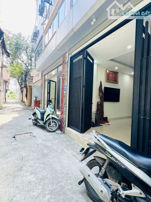 🏠 BÁN NHÀ 5 TẦNG PHỐ GIA THƯỢNG – LONG BIÊN Ô TÔ 7 CHỖ ĐỖ CỬA