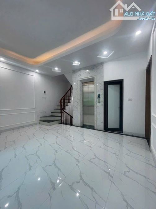 Nhà Xuân Đỉnh 44m 6 tầng thang máy nhập khẩu, nội thất đẹp, về ở ngay
