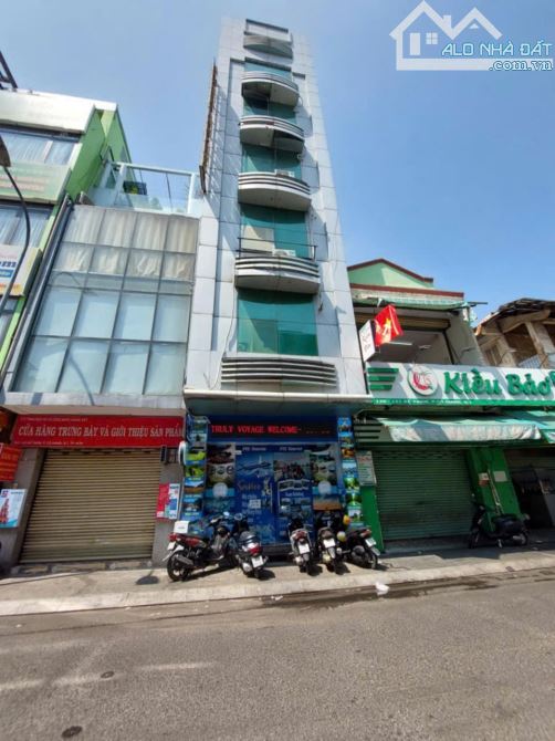 Cần Bán Hotel ngang 5M, Khu Vực Trần Hưng Đạo Quận 1, Dòng Tiền 90Tr/Tháng giá chỉ 46 Tỷ