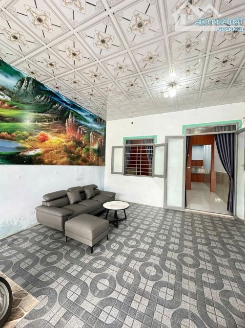 Bán nhà sổ riêng gần chợ Quang Thắng, đường 5m thông, chỉ 1 tỷ 750