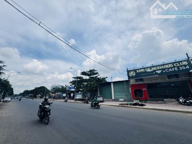 GẤP BÁN NHÀ MẶT TIỀN KINH DOANH NGAY NGUYỄN THỊ TÚ DT 10 X 40M NHỈNH 20 TỶ.
