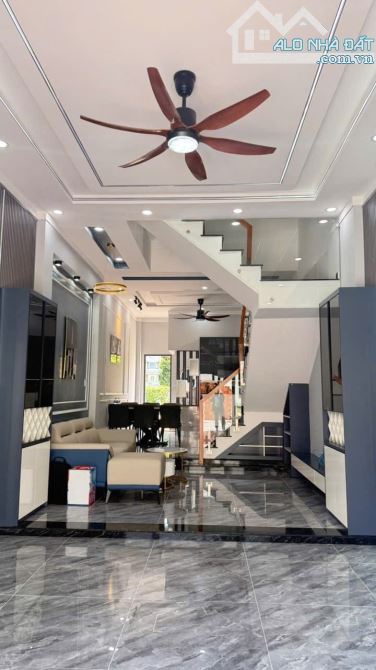NHÀ 2 LẦU Ở NGAY, 60M2 (4x15), ĐƯỜNG NHỰA 12M,SÁT THỦ ĐỨC  NHỈN 5 ĐỒNG TL